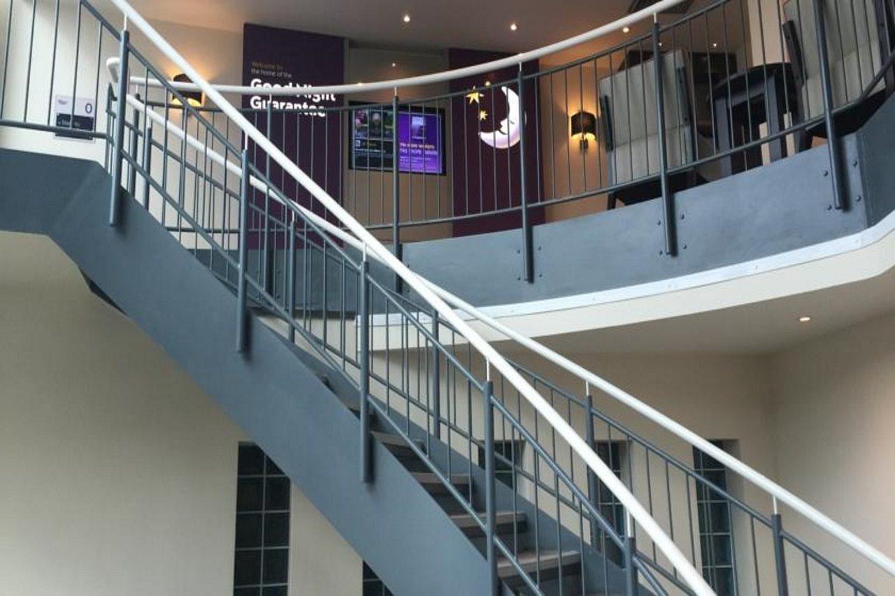 Premier Inn London Wimbledon South Экстерьер фото